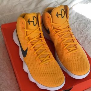 2017 Hyperdunk University Gold ⚡️